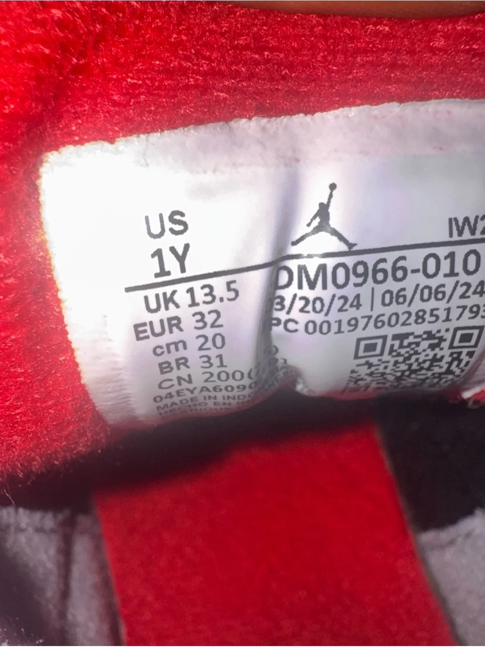 Jordan retro 3 black cement Kids' size 1Y